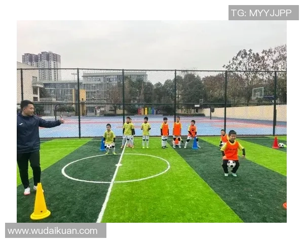 雅琪足球引领新潮流打造青少年足球梦想的摇篮与舞台